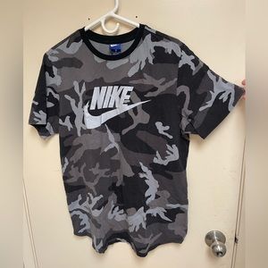 Nike Camo T-Shirt size XL